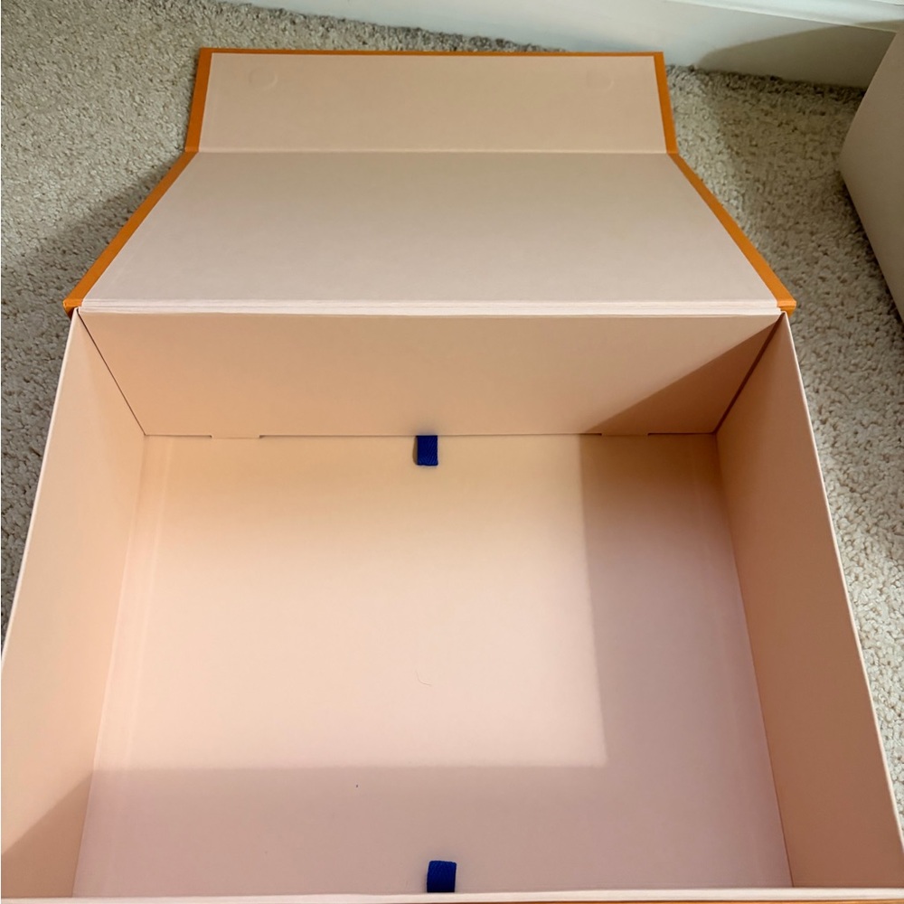 Louis Vuitton Iconic Orange Box with Festive Box Wrap - Picture 2 of 10